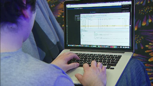 700 dintre hackerii "albi" au facut o demonstratie la Bucuresti. Ce s-a intamplat cu telefoanele celor prezenti in sala