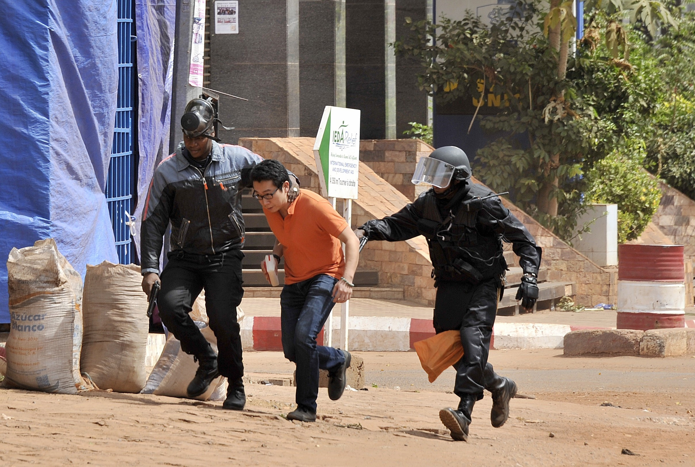 Autoritatile din Mali au arestat doi suspecti in atacul asupra hotelului Radisson, soldat cu 20 de morti