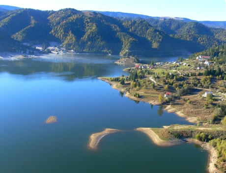 Locul superb din Romania, pe care oamenii il cred blestemat. A fost abandonat in urma cu 40 de ani, acum va deveni statiune