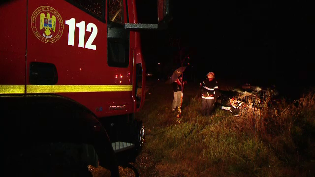 Un sofer din Timisoara a scapat ca prin urechile acului dupa ce masina sa a fost lovita de tren. Ce au gasit politistii acolo