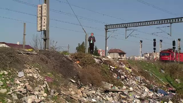 Groapa de gunoi intinsa pe 5 km, la intrarea in unul dintre cele mai mari orase din Romania: "Culmea, noi toti le aruncam"