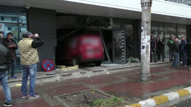 Un curier s-a urcat baut la volan, in timpul serviciului. Ce a urmat pentru tanarul de 24 de ani