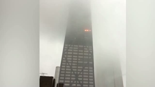 Incendiu la etajul 50 al unui zgarie-nori din Chicago. Pompierii au reusit sa stinga focul in timp record