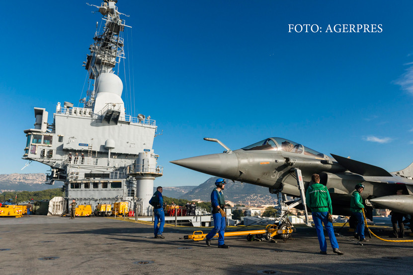 Portavionul Charles de Gaulle, trimis in Golful Persic. Hollande: Operatiunile impotriva terorismului continua pana in martie
