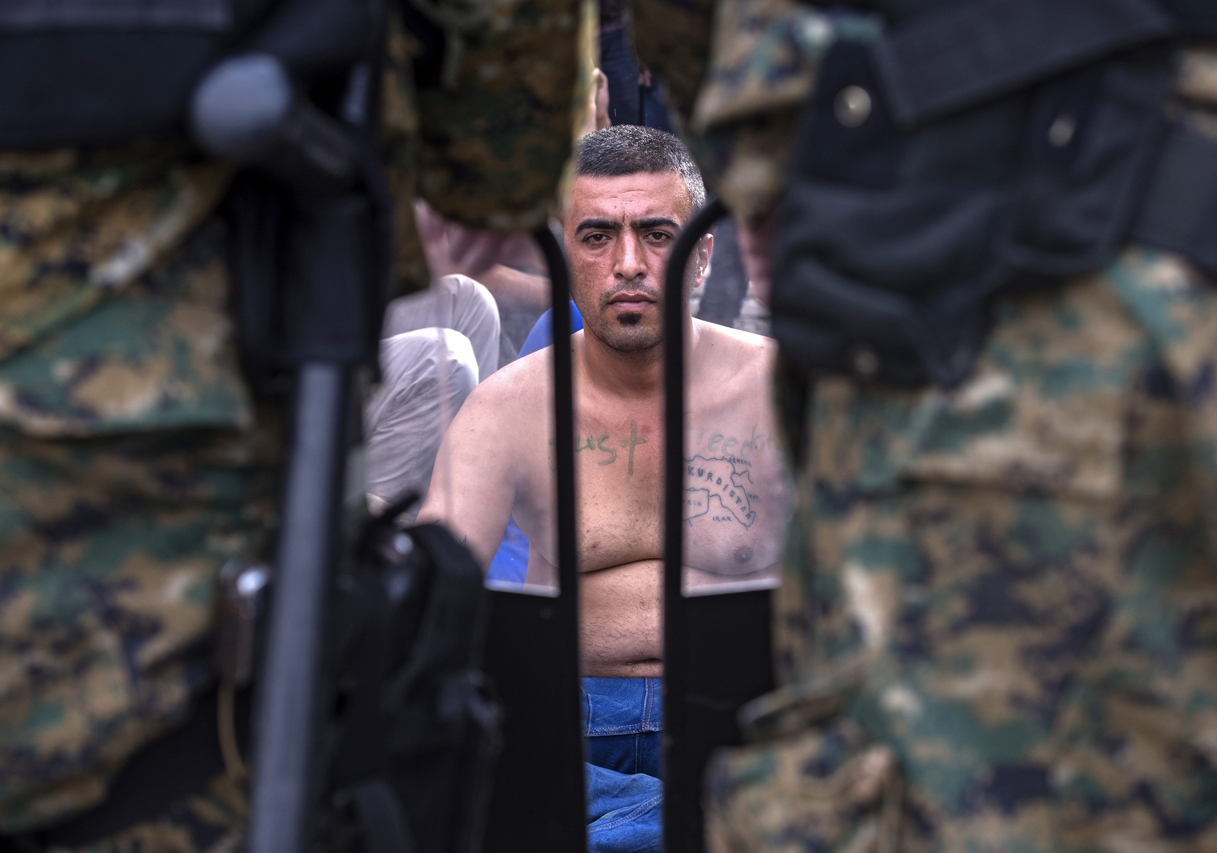 Imigrantii blocati la granita cu Macedonia si-au cusut buzele si intra in greva foamei: "Nu ma pot intoarce, ma vor spanzura"