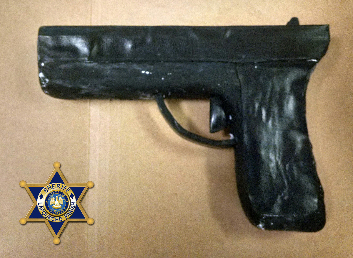 Tentativa de evadare a unor detinuti, dejucata de politisti. Din ce materiale au reusit sa confectioneze un pistol