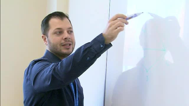 Antrenorul de la catedra de matematica si olimpicii sai. "E nevoie de o schimbare totala in mentalitatea profesorului"