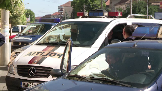 7 barbati din Sibiu, acuzati de trafic de persoane si proxenetism. Peste 20 de fete, sechestrate si fortate sa se prostitueze