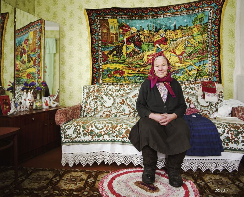 Viata incredibila a femeilor care locuiesc in satele parasite de langa Cernobil. "In Kiev, as fi murit cu mult timp in urma"