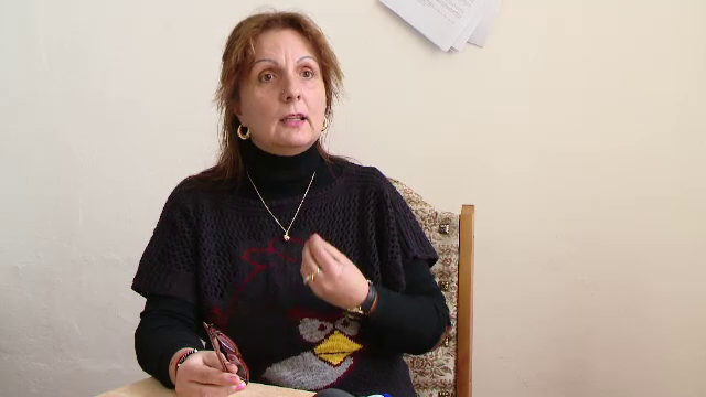 Profesoara, inregistrata cu camera ascunsa in timp ce vorbea urat si tipa la un elev: "Iti mut falca si dintii din gura"