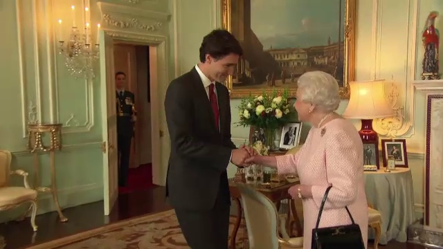 Premierul canadian Justin Trudeau, in vizita la Palatul Buckingham. Cum a fost intampinat de Regina Elisabeta