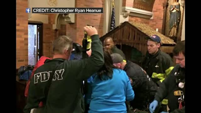 Cine este femeia care si-a abandonat bebelusul in ieslea unei biserici din New York. Cum a fost descoperita