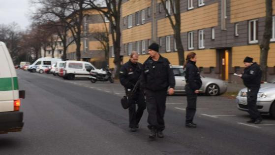 Doi islamisti arestati la Berlin. Ziarul Bild: Barbatii ar fi planuit un atentat terorist intr-o moschee