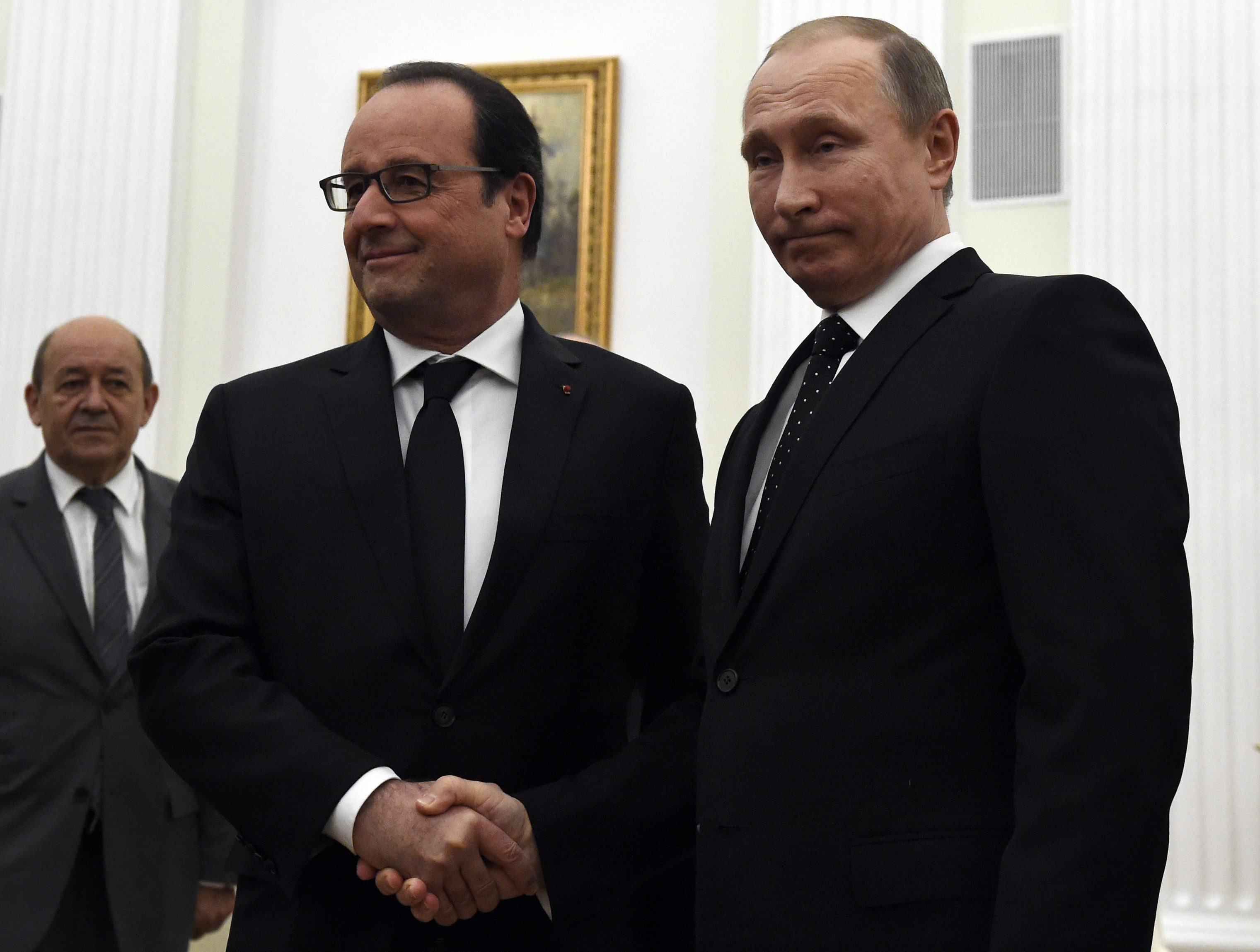 Hollande a cerut la Moscova crearea unei "mari coalitii" impotriva Statul Islamic. Raspunsul lui Vladimir Putin
