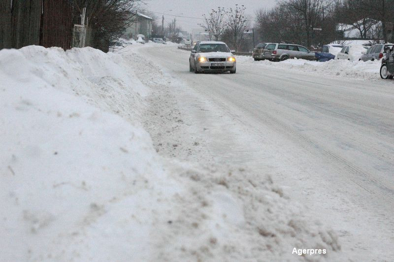 Ninsori, precipitatii mixte si polei in intreaga tara, astazi. In sud, a fost emis COD GALBEN de polei
