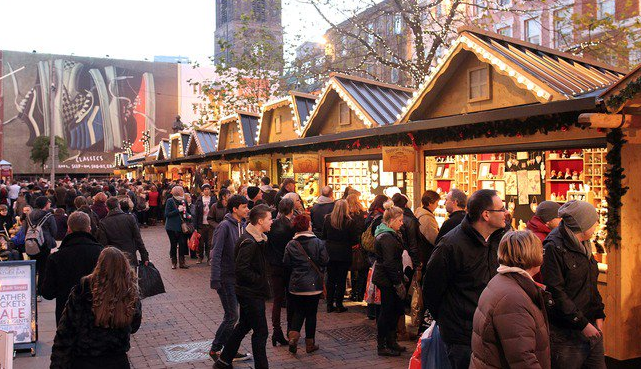 Cea mai mare piata de Craciun din Manchester, evacuata dupa o alerta falsa. Un tanar ar fi reclamat un "pachet suspect"