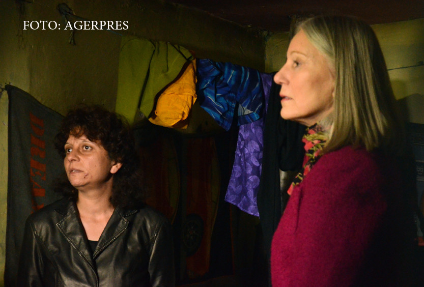 Mama unei vedete de la Hollywood a schimbat legea in Romania. Tichetele care ii tin pe copii la scoala