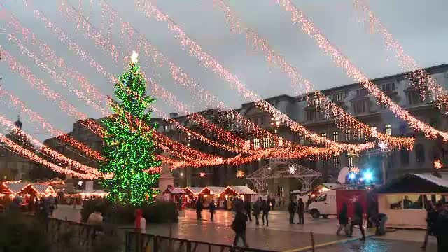 Bucurestenii se pregatesc de Sarbatori. Oraselul de poveste din centrul Capitalei, unde copiii il pot intalni pe Mos Craciun