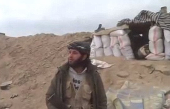 Momentul in care doi rebeli sirieni sunt ucisi de un proiectil, in timp ce filmau un video de propaganda. VIDEO