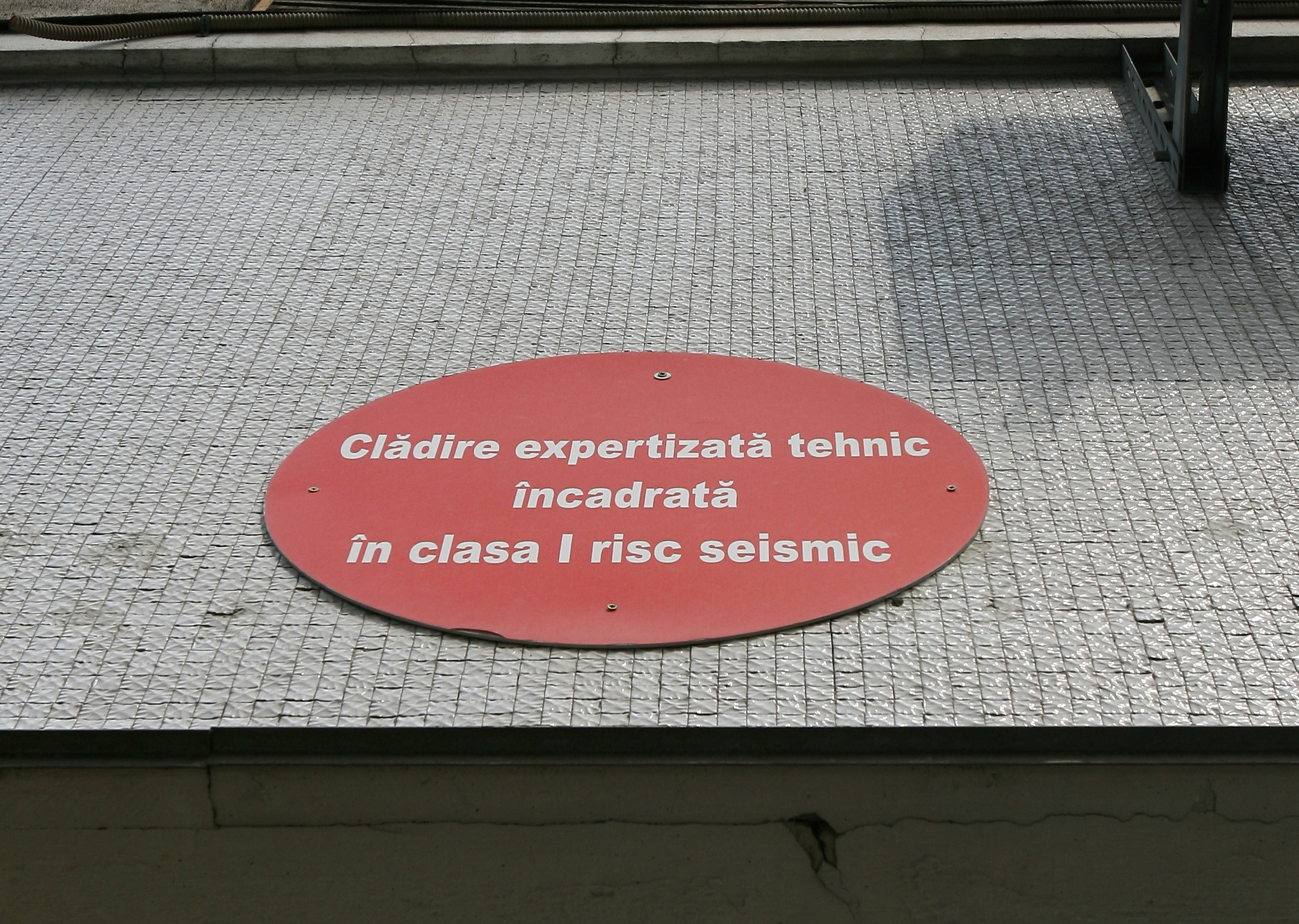 Primaria Capitalei ameninta ca inchide afacerile din cladirile cu bulina. Lista actualizata a "zonelor periculoase"