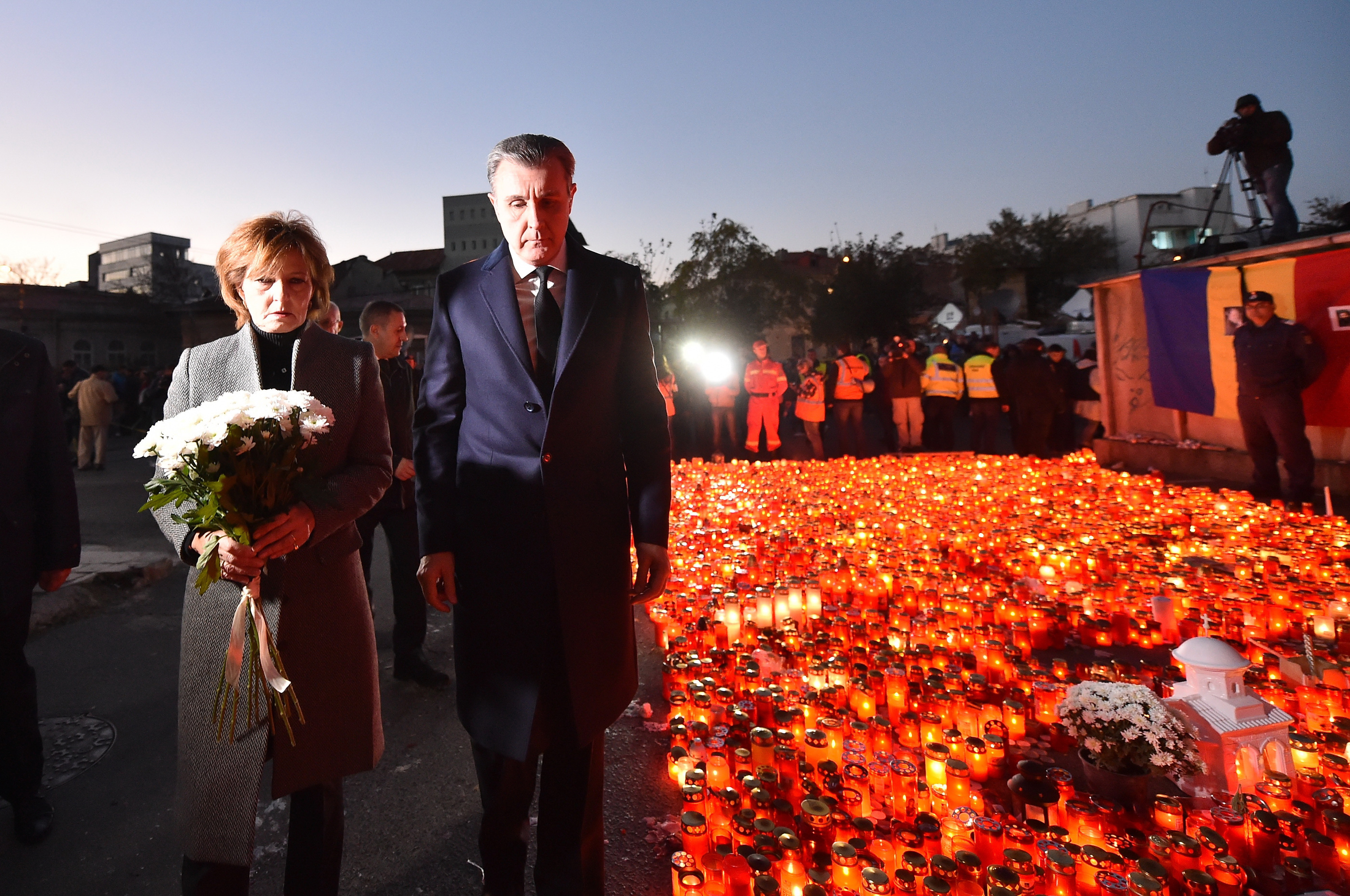 Familia Regala a adus un omagiu victimelor de la Colectiv. O icoana ce a apartinut Reginei Maria, depusa la locul tragediei