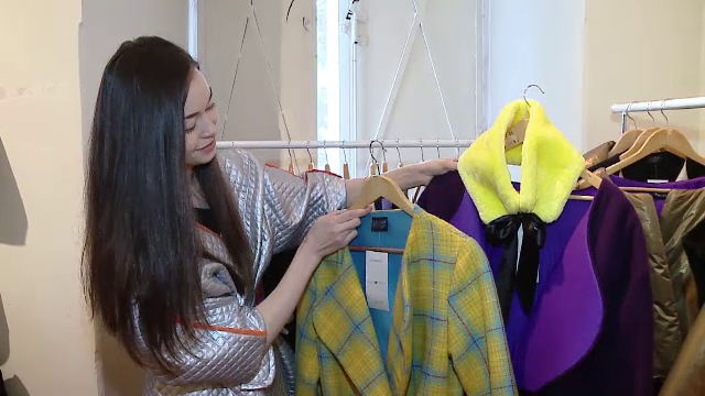 Haine colorate si motive traditionale la Galeria de Stil din Cluj Napoca. Ce recomanda designerii romani pentru Sarbatori