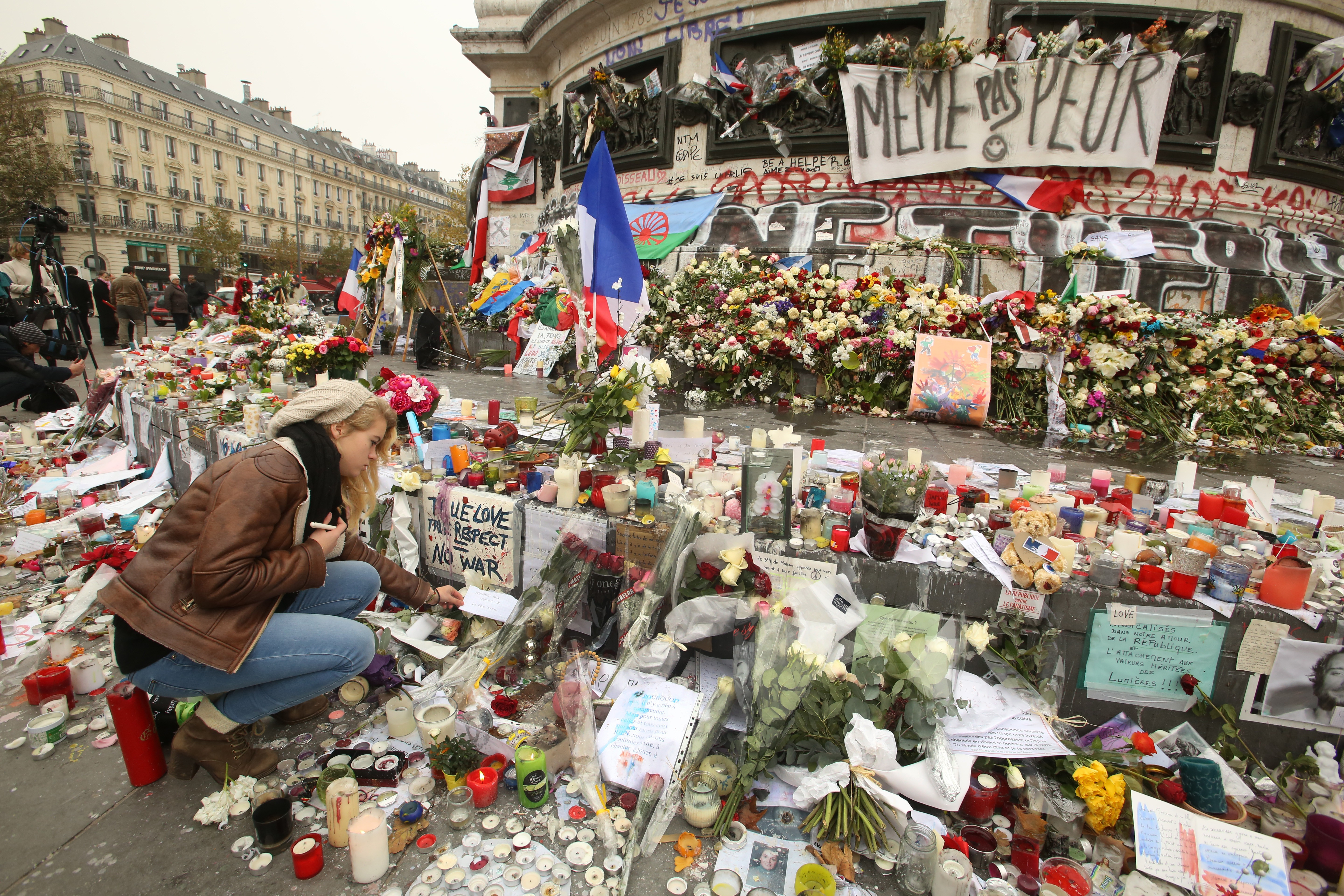 Copiii victimelor de la 9/11 transmit francezilor un mesaj puternic. "Teroristilor le e mai frica decat va este voua" VIDEO