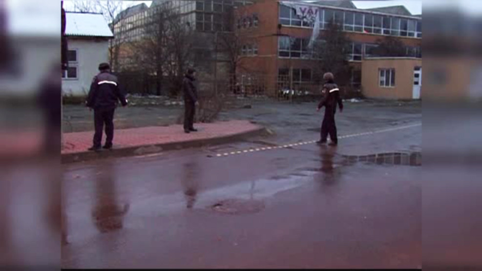 Un sucevean si-a injunghiat fosta iubita in plina strada, apoi s-a ascuns in padure. "O iubea si o batea"