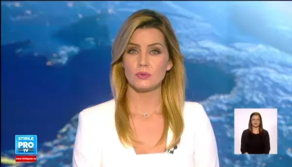 Luni se aprind luminile de Craciun in Bucuresti. Aglomeratie la targul de sarbatori din Piata Universitatii