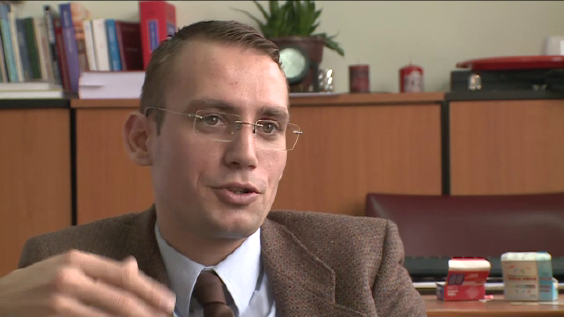 Mama sa l-a abandonat la 3 ani, intr-un orfelinat din Lugoj. Ce a ajuns sa faca acum acest tanar e cu adevarat impresionant