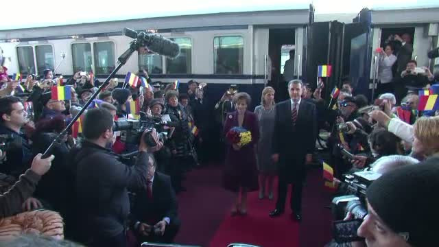 Membrii Casei Regale au calatorit cu trenul regal de 1 Decembrie, pe un traseu special, in semn de omagiu pentru Carol I