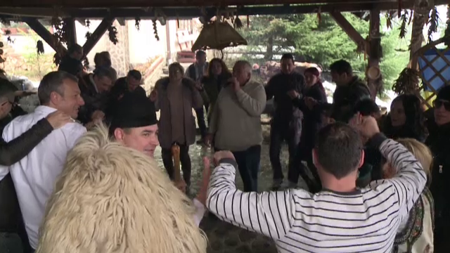 Petreceri in stil romanesc, de Ziua Nationala, in statiunile montane. Tentatiile cu care s-au "luptat" turistii, la Paltinis