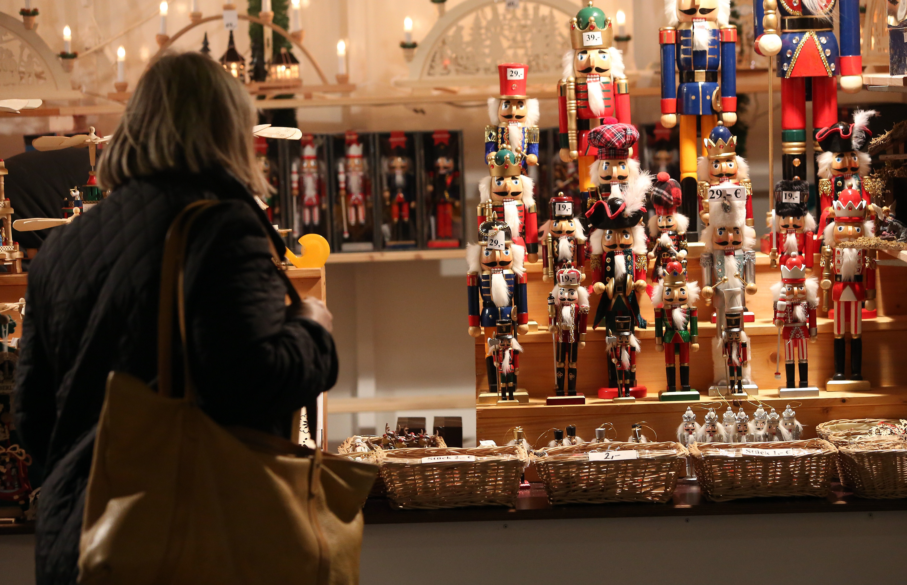 Americanii au inceput cumparaturile pentru Craciun. Analistii se asteapta la cheltuieli de aproape 630 de miliarde de dolari