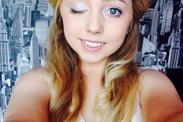 S-a dus la medic pentru ca nu isi mai putea deschide ochiul. Descoperirea socanta facuta de o adolescenta din Marea Britanie