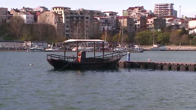 Vreme de primvara la Constanta. Localnicii s-au bucurat de briza marii de Ziua Nationala a Romaniei