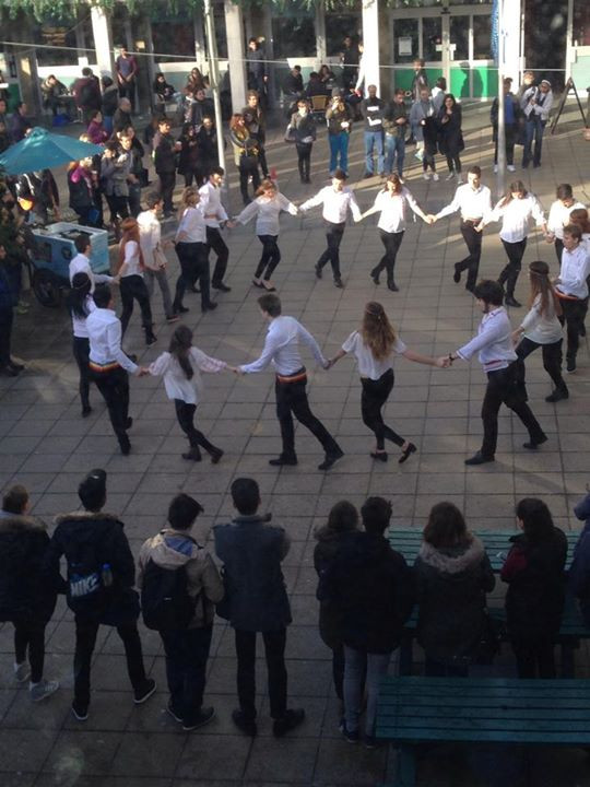Hora de 1 Decembrie in campusul Universitatii Essex din Marea Britanie. VIDEO