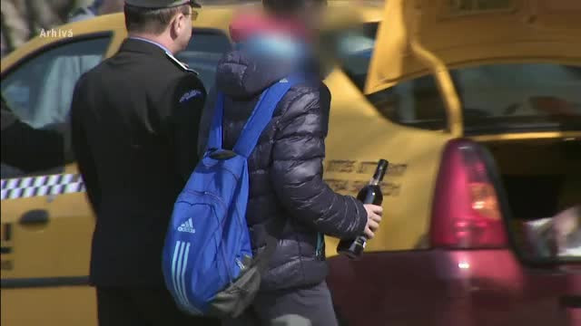 Adolescentii romani vorbesc cu mandrie despre o mare problema: alcoolul. "Ultima oara, am baut bere, vodca, whiskey"