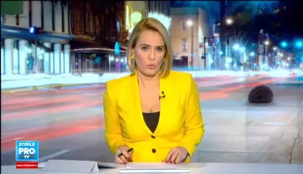 ANIMATIE GRAFICA. Misterul capacului de canal care s-a infipt intr-un autobuz RATB. O femeie a fost ranita la picior