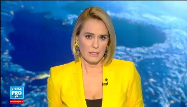 Protest cu incidente violente de Ziua Nationala, in Capitala. Cativa tineri au incercat sa rupa cordonul jandarmilor