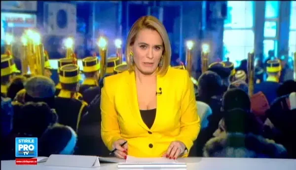 Retragerea cu torte a militarilor, spectacolul pentru care mii de romani au infruntat ploaia si frigul in mai multe orase