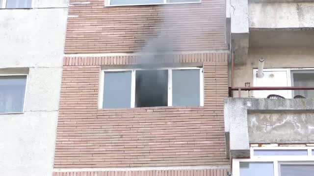 Femeie din Targoviste, la un pas de moarte dupa ce un incendiu a izbucnit in locuinta. Un necunoscut a fost salvatorul ei