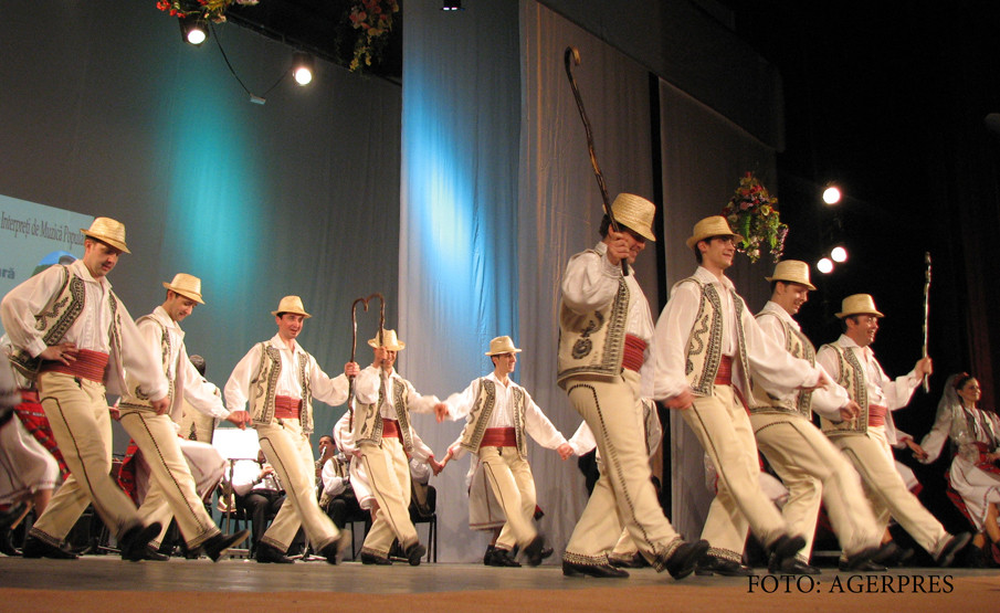 O traditie din Transilvania a ajuns pe lista UNESCO. "Se mosteneste de la parinti si bunici, sunt familii de mari jucausi’"