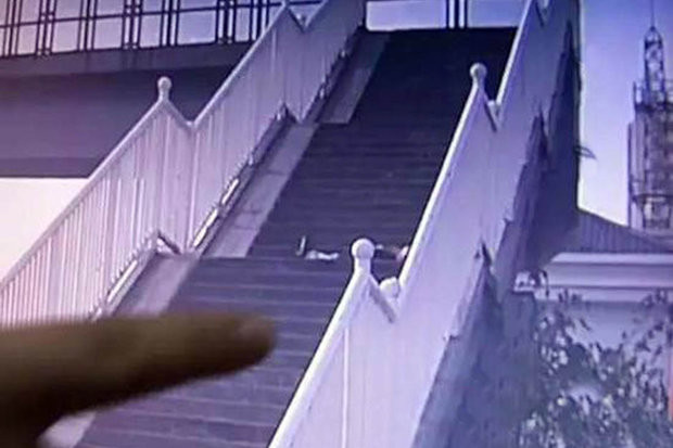 A murit in timp ce statea cu ochii in telefon! Ce a patit un barbat