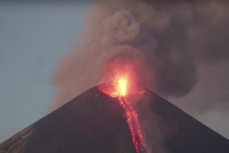 Eruptie spectaculoasa a vulcanului Momotombo din Nicaragua, dupa o pauza de 110 ani. VIDEO