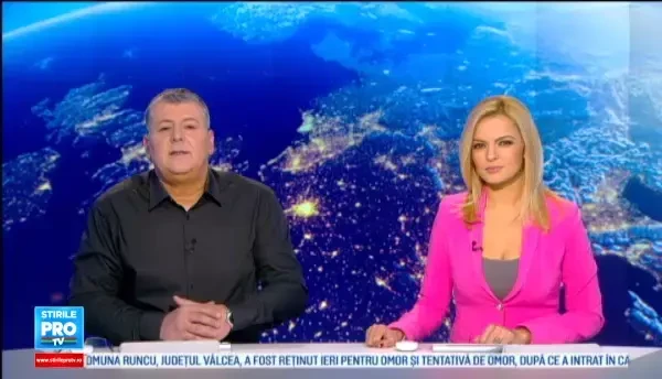 Un politist din SUA s-a trezit cu un cerb pe capota masinii. Animalul a scapat teafar in urma impactului