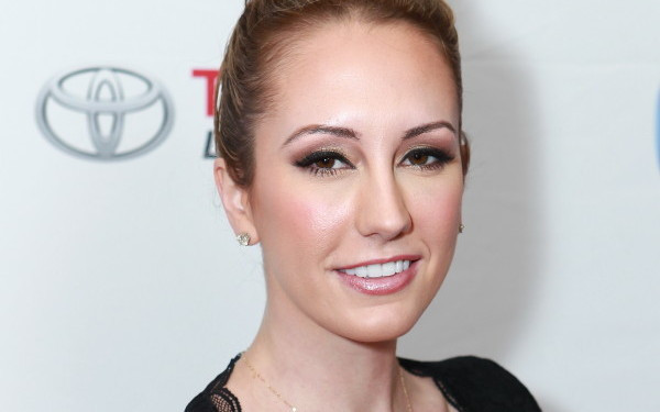 Charlie Sheen, dat in judecata de fosta logodnica pentru ca i-a ascuns faptul ca are HIV. Daunele uriase pe care le cere