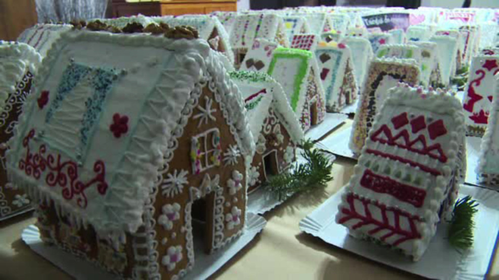 Dulciuri traditionale cu miere si mirodenii, la targul sasilor din Sebes. Unde vor merge banii obtinuti din vanzarea lor