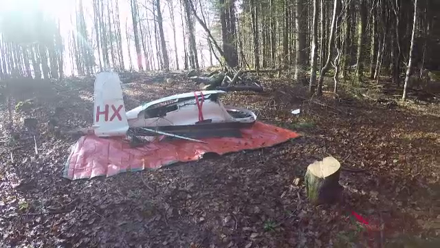 O bucata din planorul prabusit in Postavaru, trimisa la Bucuresti pentru investigatii. Ce se va intampla cu restul epavei