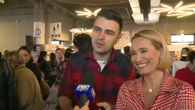 Sute de oameni au cumparat cadoul perfect de Craciun de la "Crazy Christmas", unde au fost asteptati de Andreea Esca