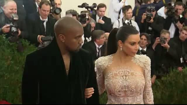 Hotii care au atacat-o pe Kim Kardashian i-ar fi vazut bijuteriile pe Instagram. Agresorii, amenintati de bodyguardul vedetei